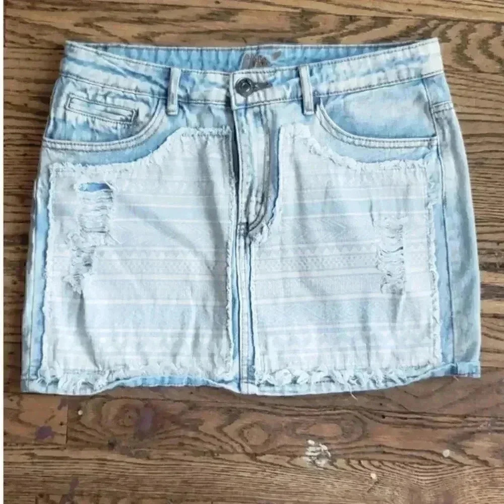 ChiQle denim mini skirt size‎ large aztec print lightwash